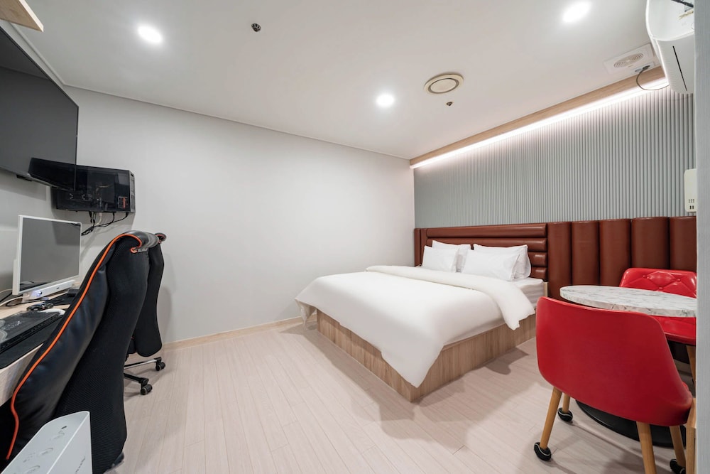 Hwajeong Hotel jun