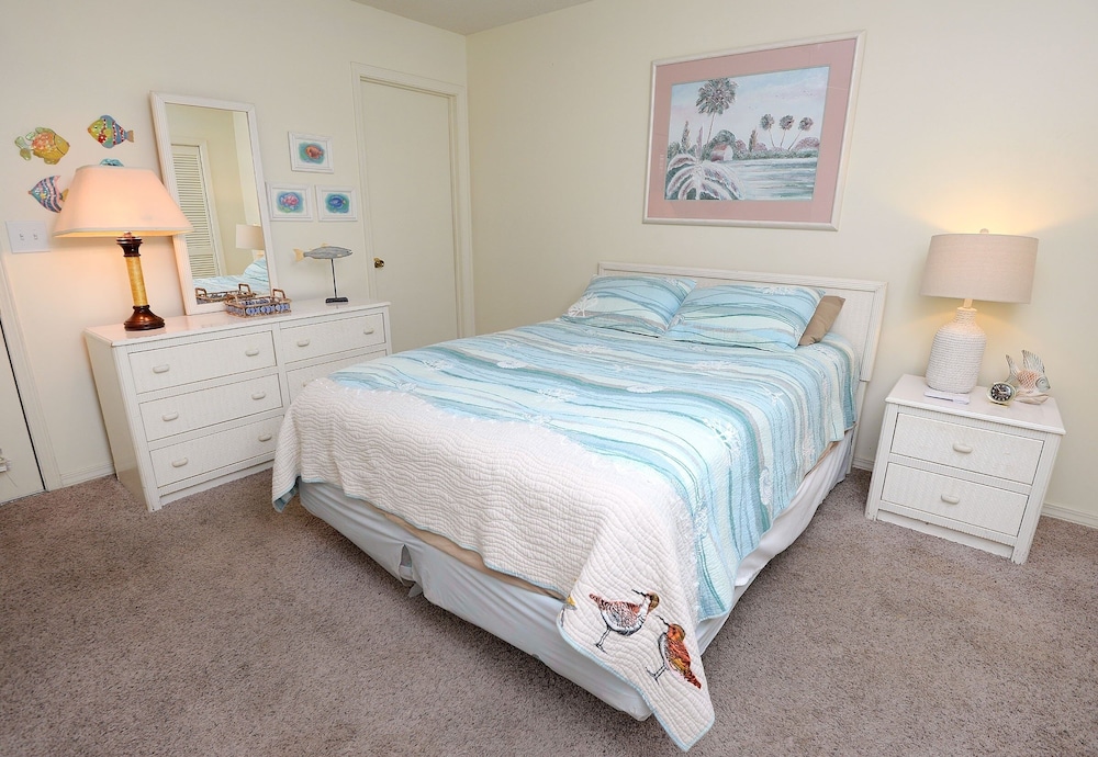133 West Leslie Lane 2 Bedroom Townhouse