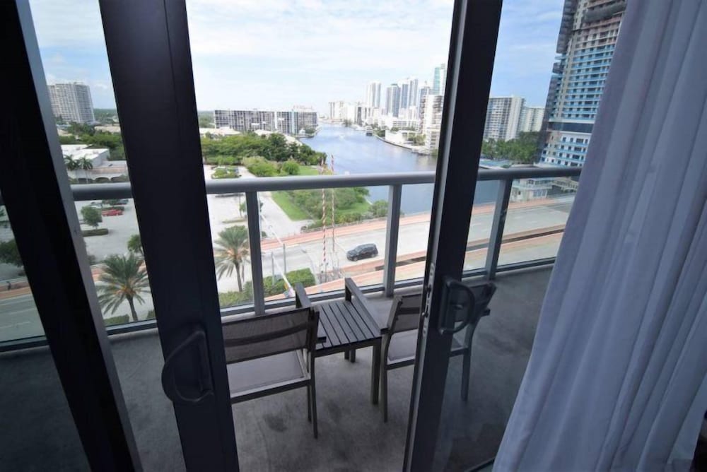 Great Bay View 2 Bed 2 Bath Residence @ Beachwalk - Image 5