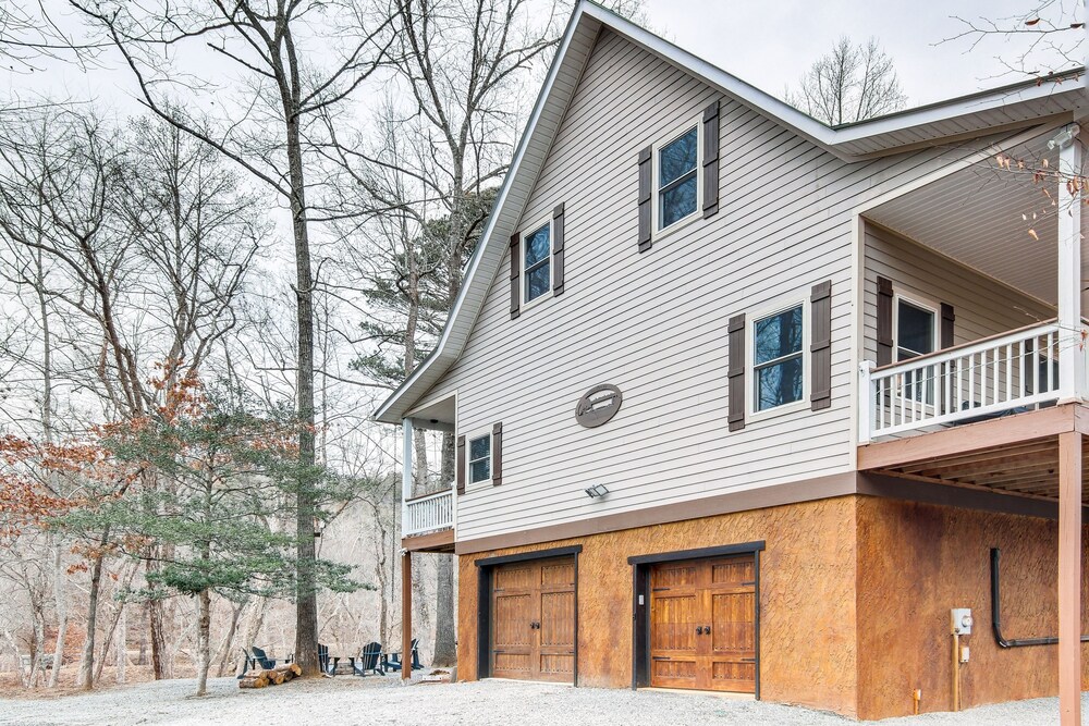 Riverfront Lake Lure Lodge w/ Deck on 13 Acres view 5