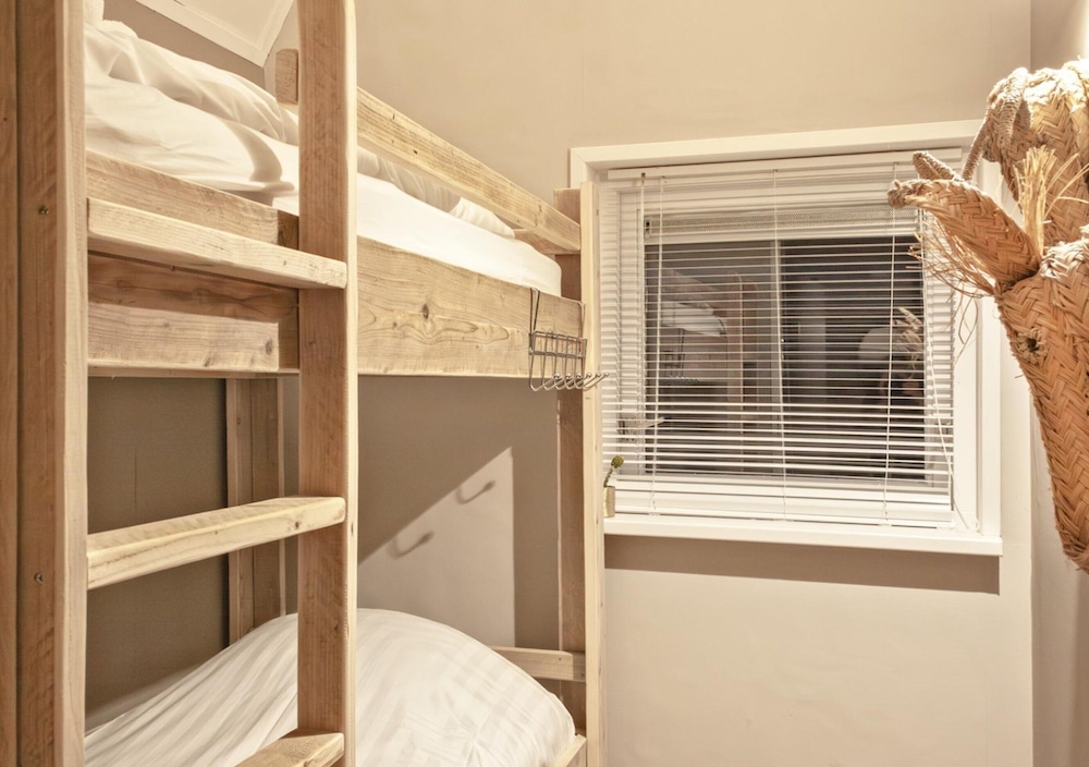 Holiday Home in Yn e Lijte With Water Sports