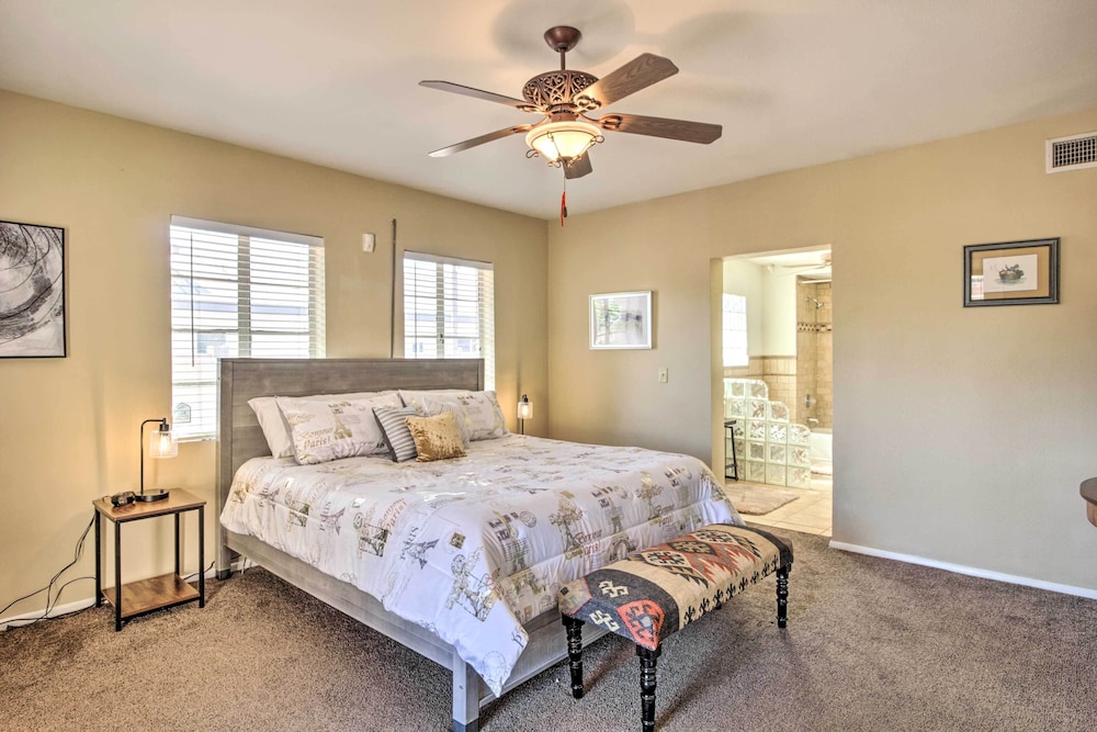 Tranquil Tucson Home w/ Yard - Walk to U of A