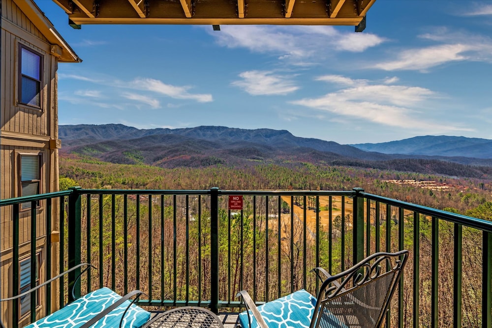 Sleeps 4-mountain Views-indoor Pool Sauna