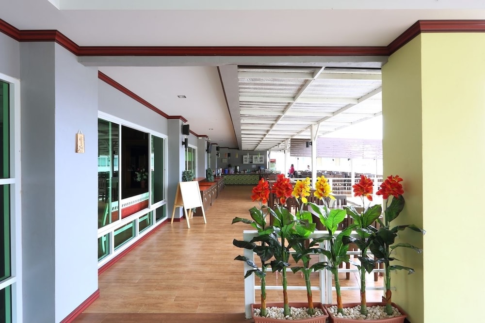 Breeze Hill Hotel