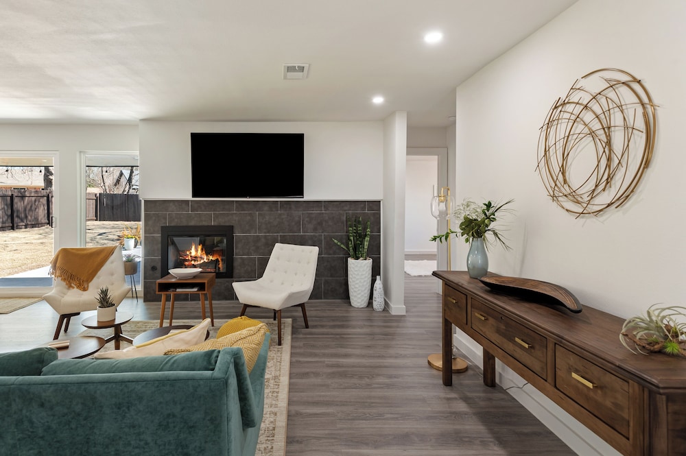 5 Mi to UT: Home w/ Outdoor Entertainment Area!