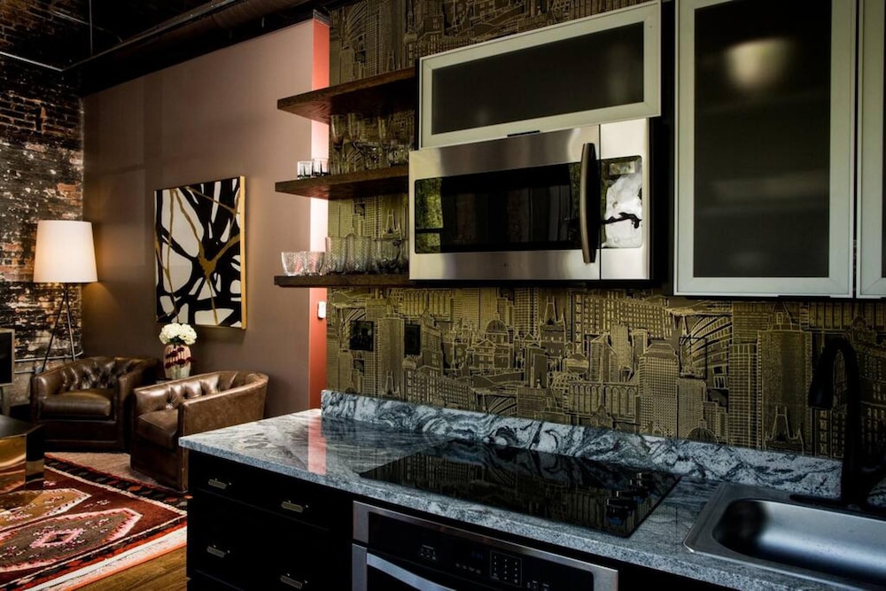 80 LEX 201 Exquisite Downtown Lodging