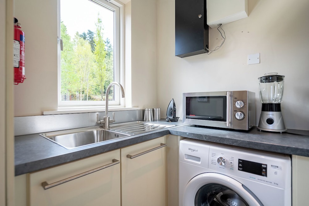 Spacious Kenmare Home to Sleep 8 Free use of Pool Onsite