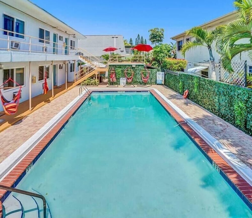 Coastal Studio by Hollywood Beach Boardwalk - Image 3