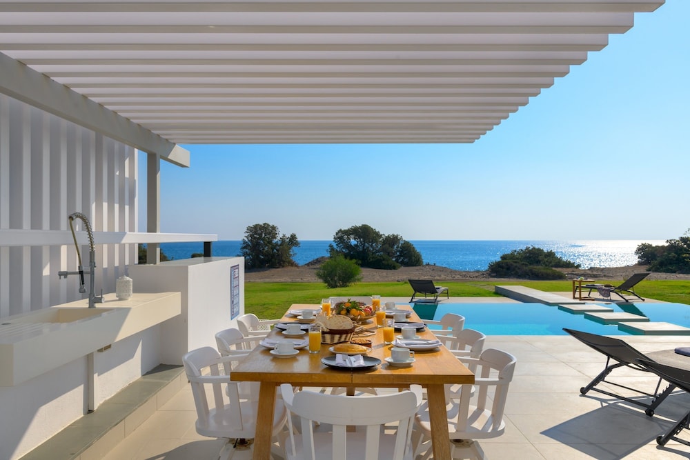 Albatross Beach Front Villas