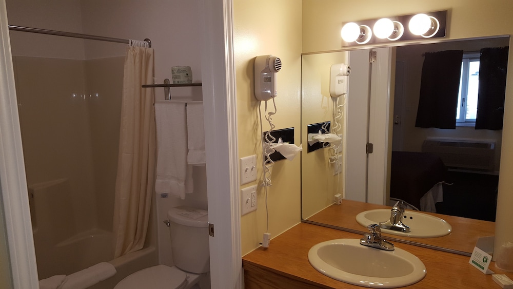 Captain's Quarters Motel - Property Image 5