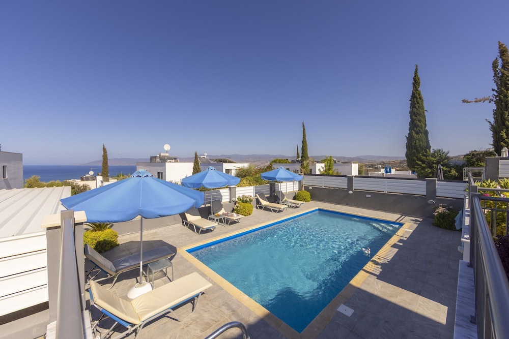 Lenias Sea View in Neo Chorio
