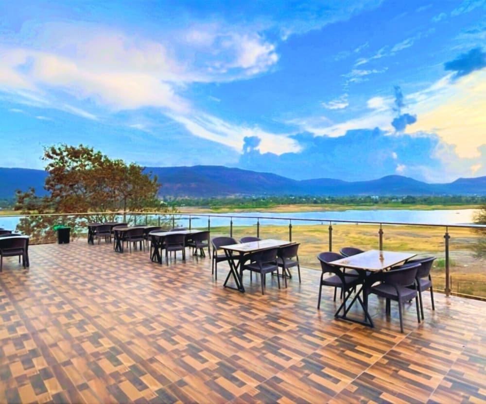 Sizzle Bay Resort