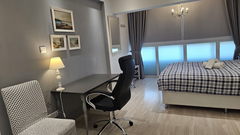 116 NIC 302b - Stay Armonia Central Suite