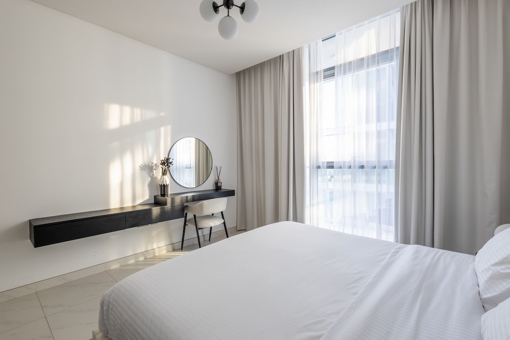 SuperHost - Serene 1BR in District One With Artificial Beach photo 4