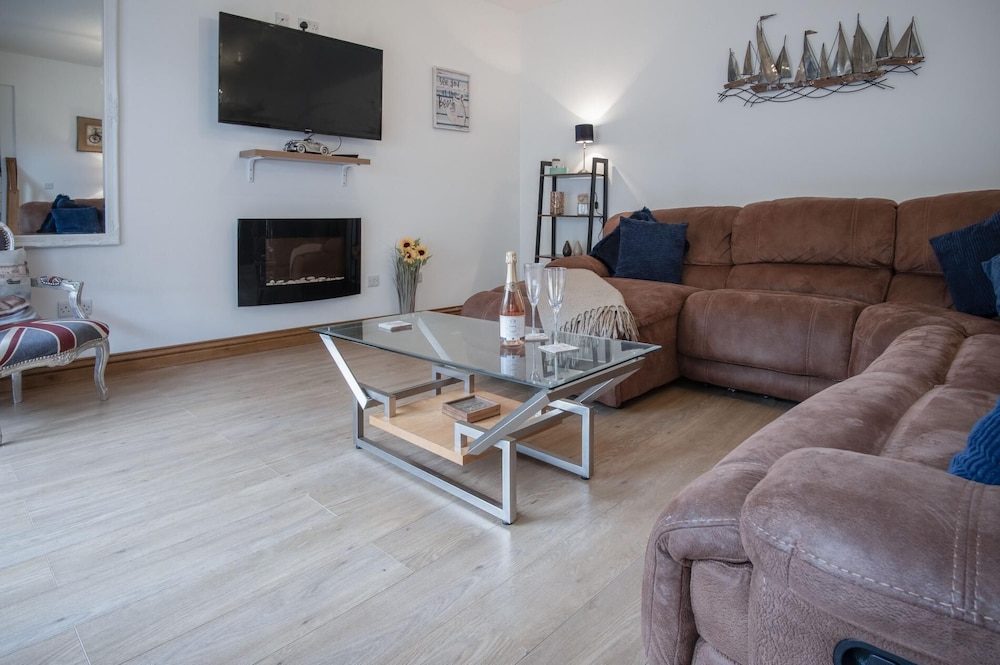 Fletcher Coach House - 3 Bedroom Cottage - Pendine