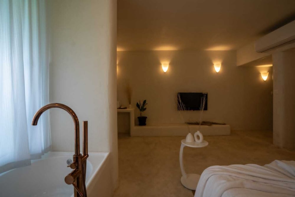 Nomads Resort - Destination Stays