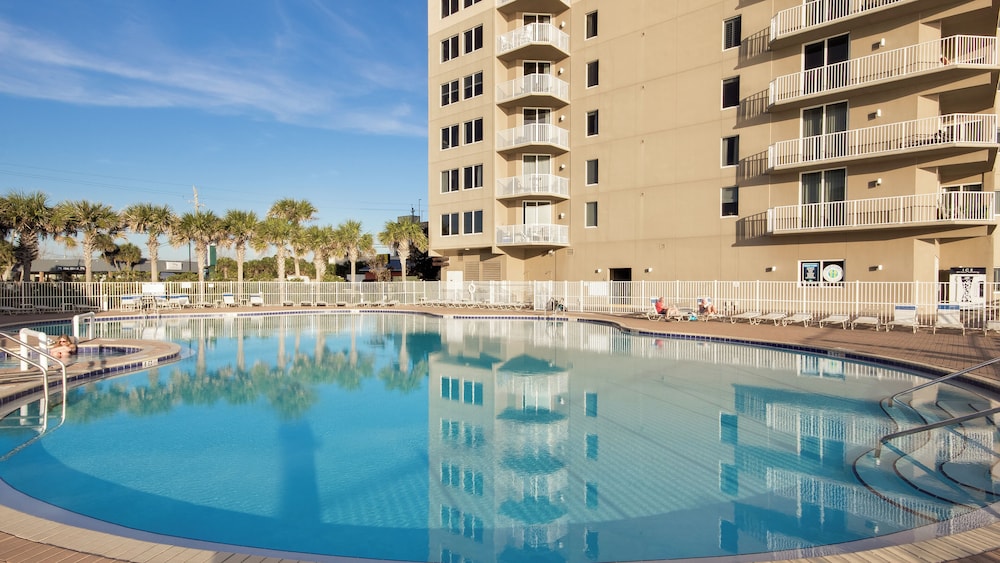 Tidewater Escape: 1br/2ba Beachfront Condo, Sleeps 6, Gulf Views & Comfort!