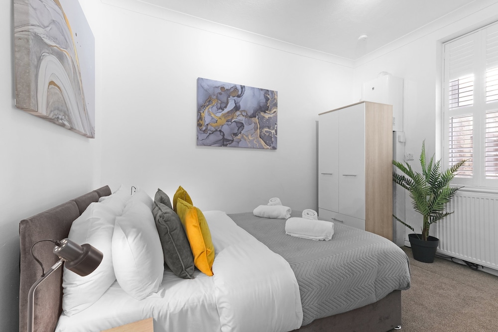 Modern 1 Bedroom Apartment in Gravesend