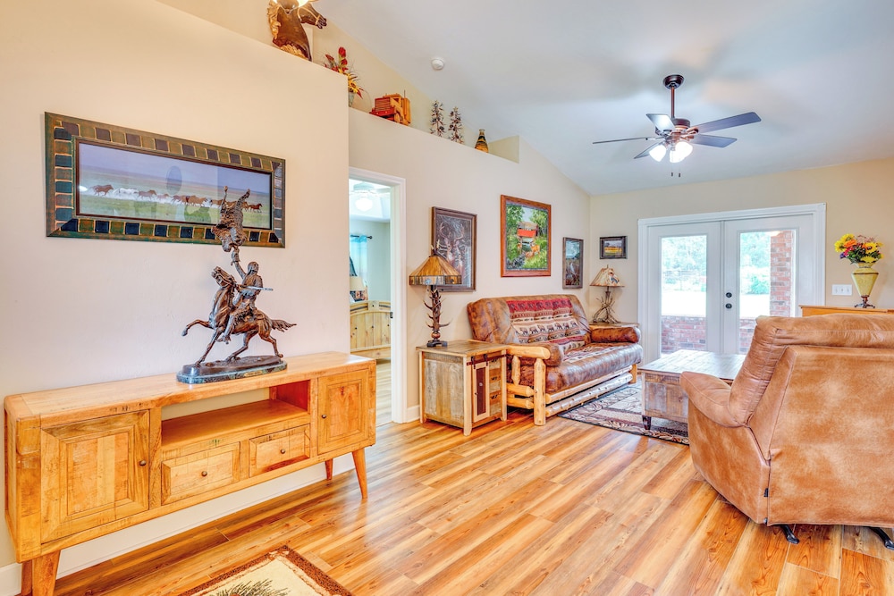 Welcoming Home w/ Yard on 20 Acres in High Springs