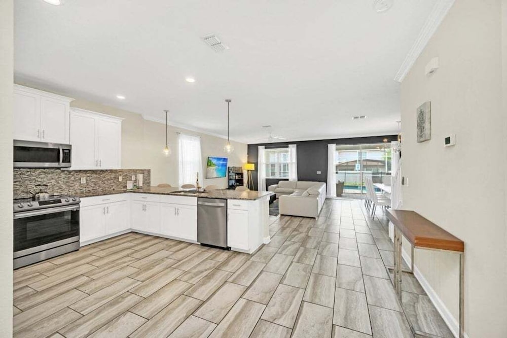 Modern Beautiful Private Pool Home! 9 Bedroom Villa view 4