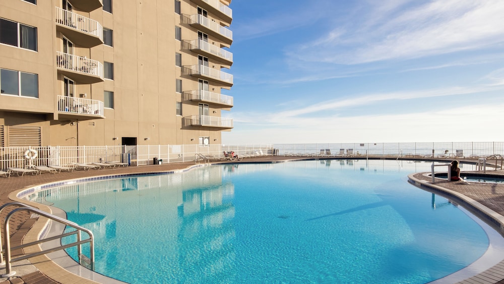 Sea Turtle Retreat! 3BR Beachfront Condo With Stunning Gulf Views Sleeps 8