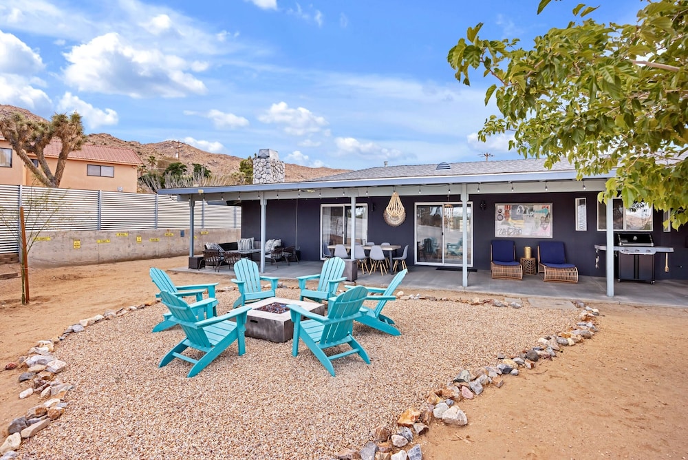 Casa Cosmic - Hot Tub & Fire Pit 3 Bedroom Home
