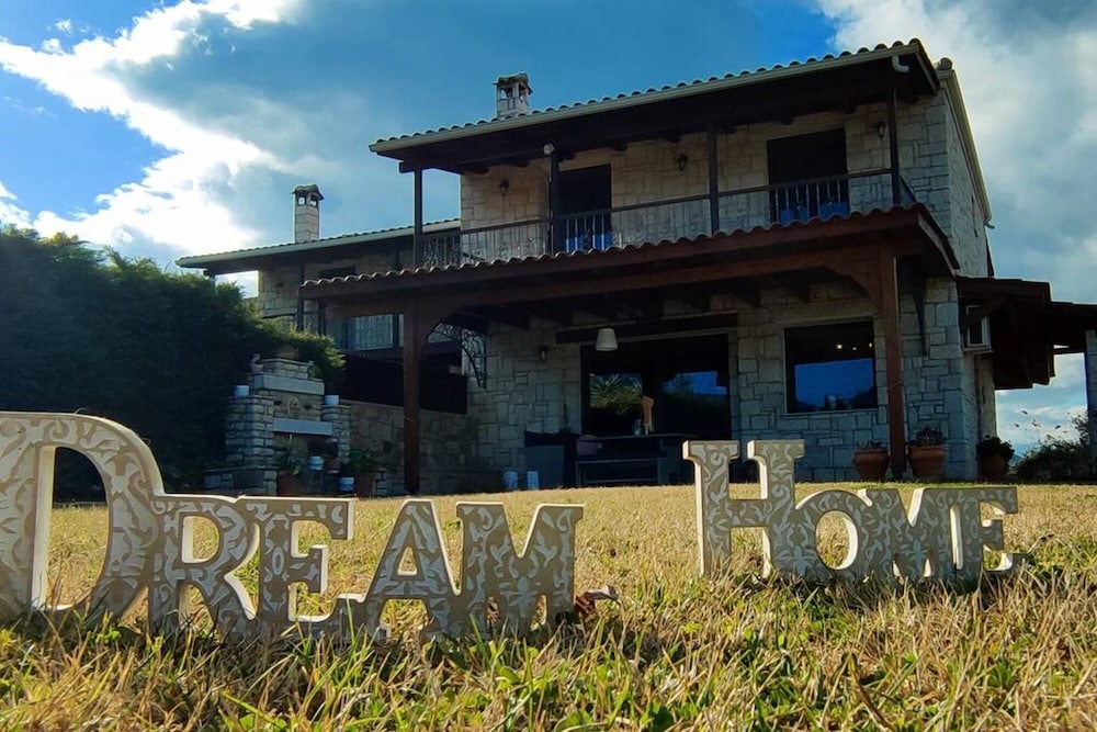 Stone Villa Maria in Fthiotida view 2