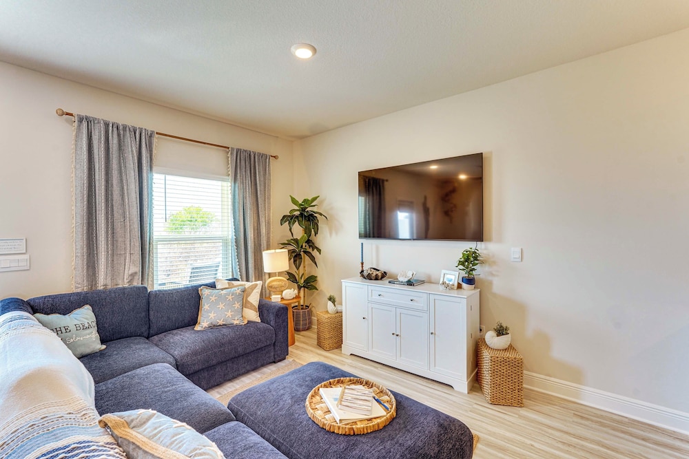 Steps to Ocean: Chic Home w/ Patio in Port St Joe!