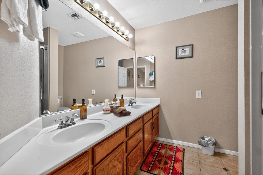 Tempe Oasis With Fire Pit & Bbq Lounge 2 Bedroom Home