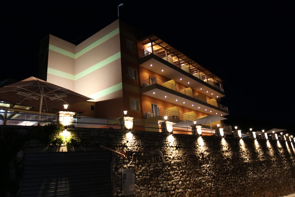 Karos Hotel Llaman