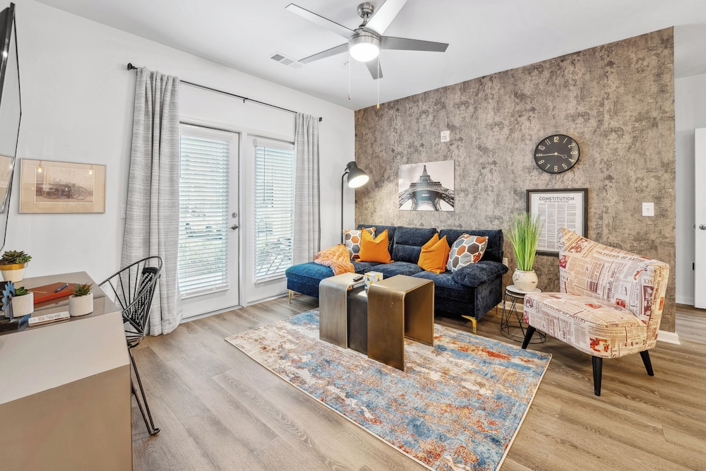 Luxurious Apartments - Pool Gym Bikes