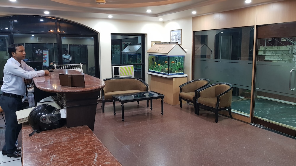 Lobby & Reception