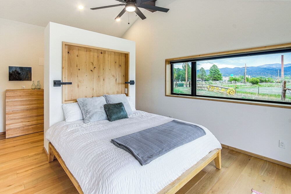 Stunning 14er Views! Private 6-acre Salida Retreat