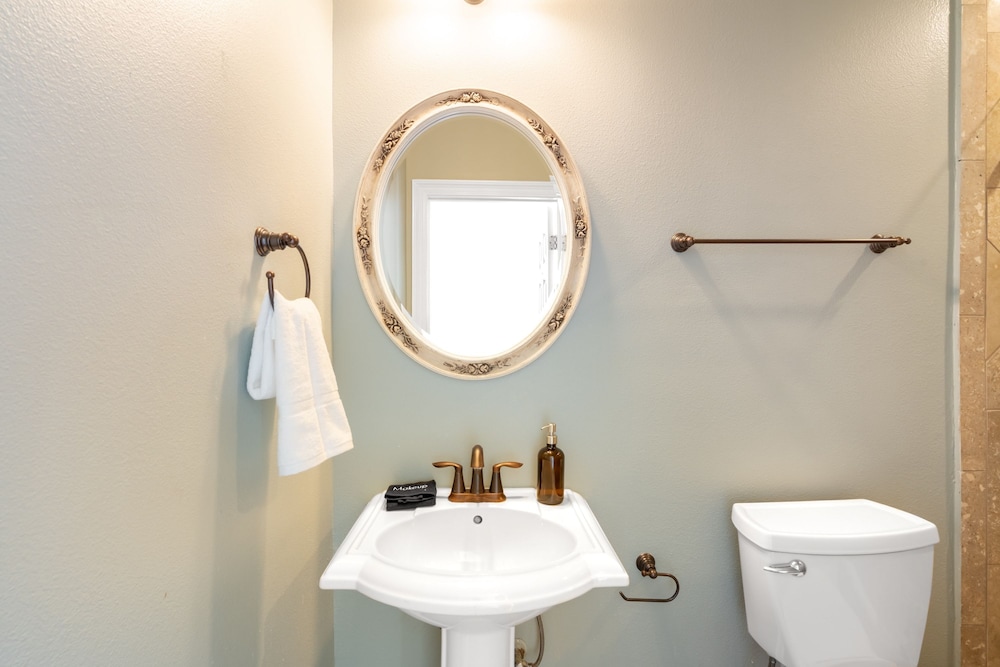 Fin by Avantstay 9 BR Destin Oasis With Pool Spa Walk to Beach
