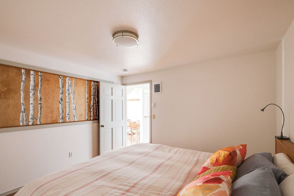 Walk to Payette Lake: Mccall Condo w/ Fireplace
