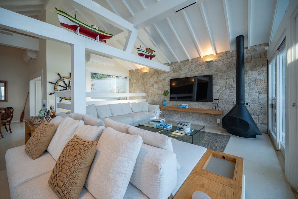 Angra - Mombaça | Mansão Espetacular Beira-Mar, 7 Suites - por Casapē Rio