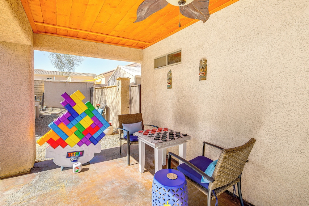 2 Mi to Lake Havasu: Poolside Paradise!