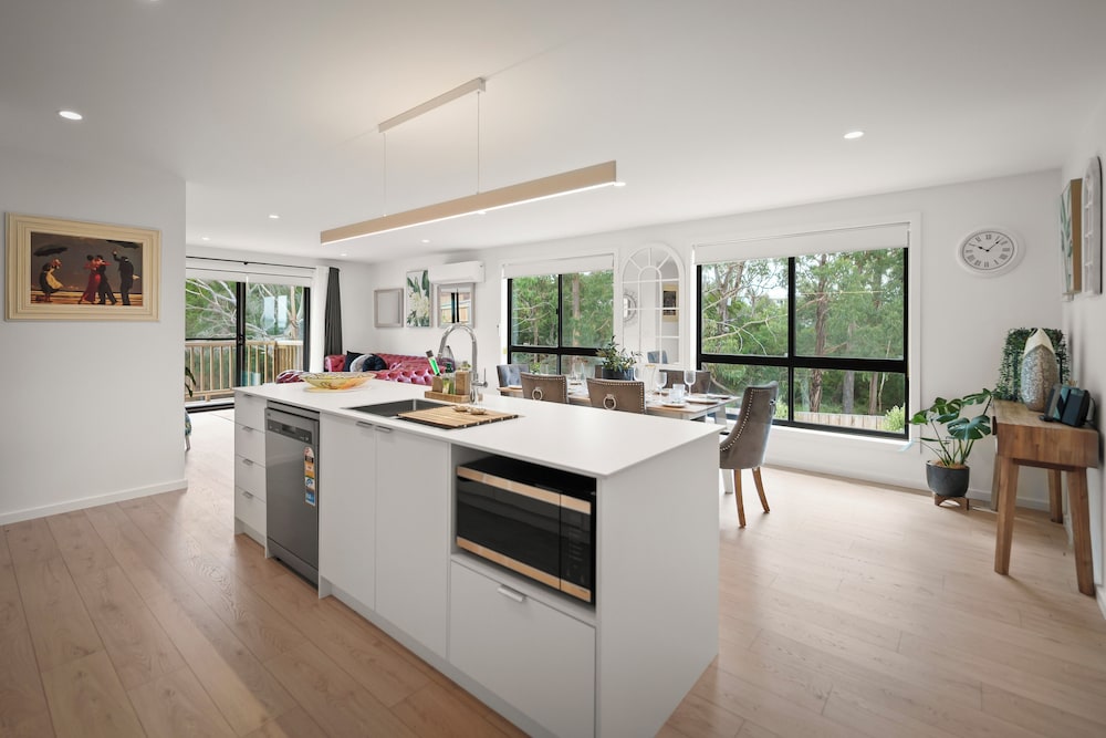 Gorgeous 4 Bedroom House - Blackmans Bay