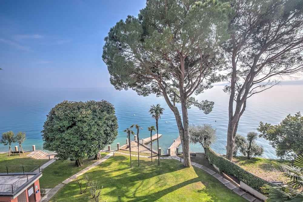 Franka House Terrace Private & Lake View