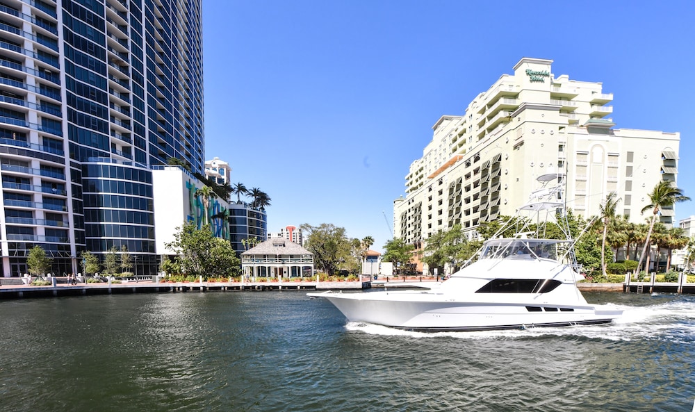 Artrageous on the river By RocketStay