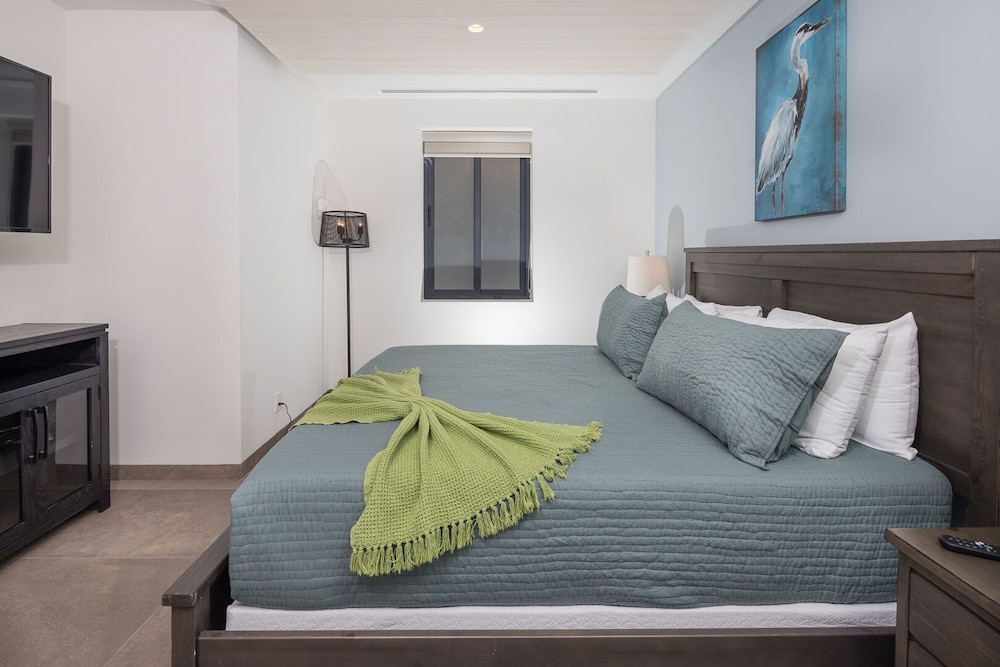 Luxury New Oceanfront Condo 5BR Sleeps 12