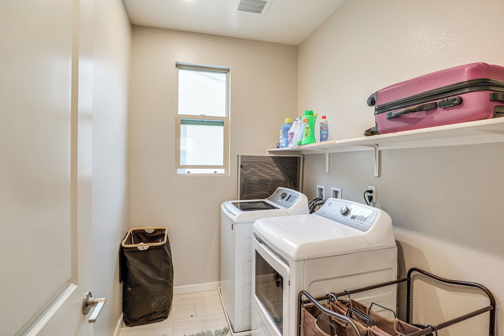 11 Mi to the Strip: Quiet Home in North Las Vegas