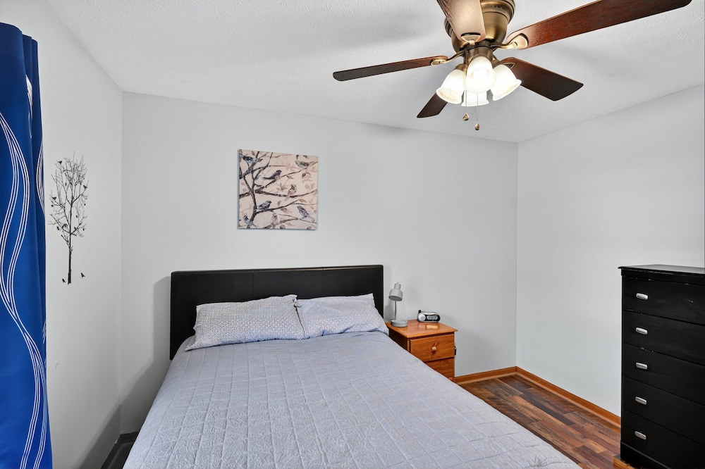 Cozy Retreat With Hot Tub In Peaceful Goshen 4 Bedroom Home