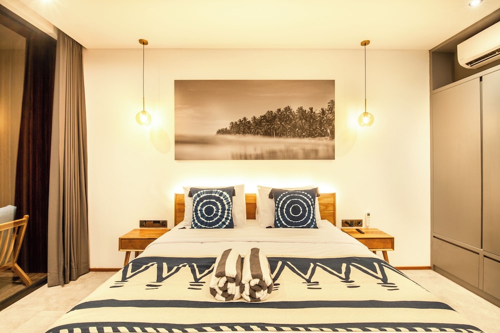 Seaside Escape: 4BR Villa, 190m to Canggu Beach
