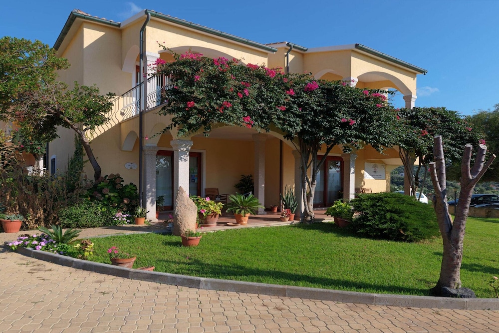 Apartment in Badus With Communal Pool