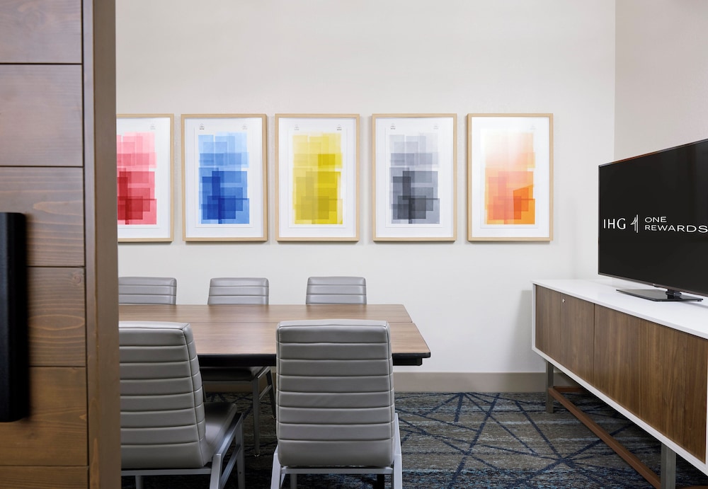 Holiday Inn Express and Suites Muncie Northwest by IHG
