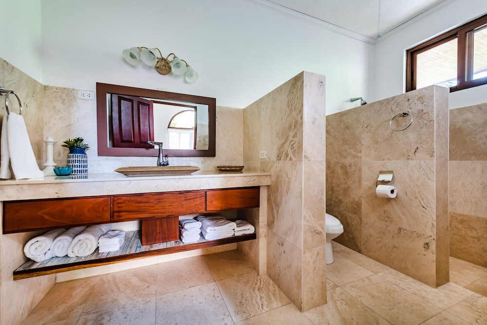 Luxury Beachfront 5 Bedroom Villa on Famous Beach