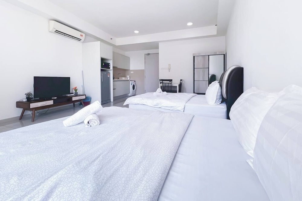 ICity Luxury Condo by Smarthome