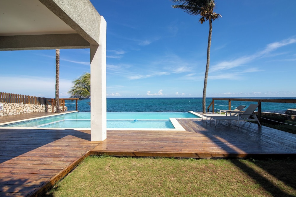 Teal Horizon OceanfrontCaribbean Escape
