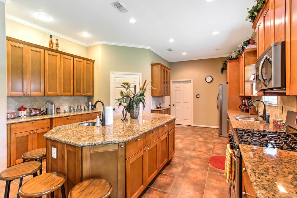 Texas Vacation Rental w/ Fireplace, Near Lakes view 2